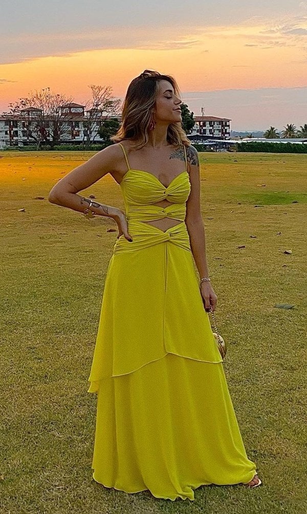 vestido amarelo para casamento na praia
