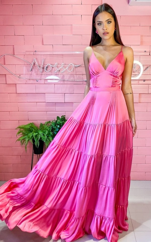 vestido longo rosa para casamento na praia