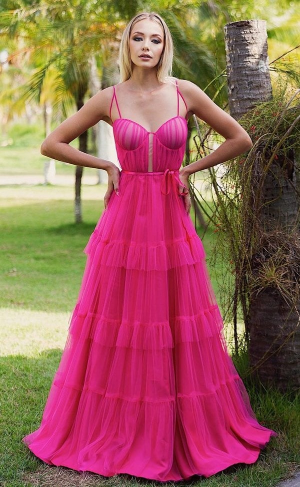 vestido de festa pink para madrinha de casamento dia, modelo com saia de tule, e corpete justo com alças finas