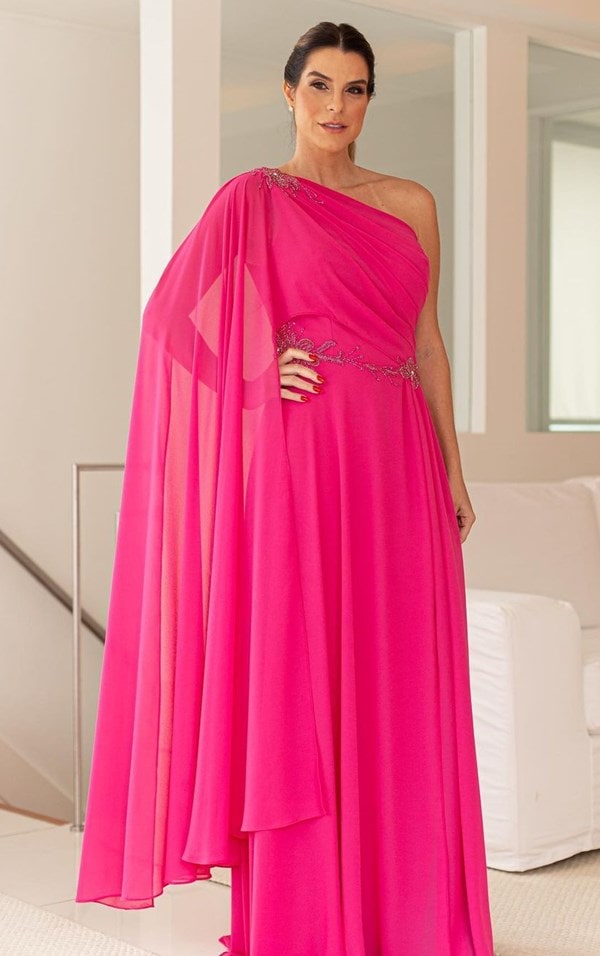 vestido de festa pink longo um ombro só com bordado na cintura e manga capa