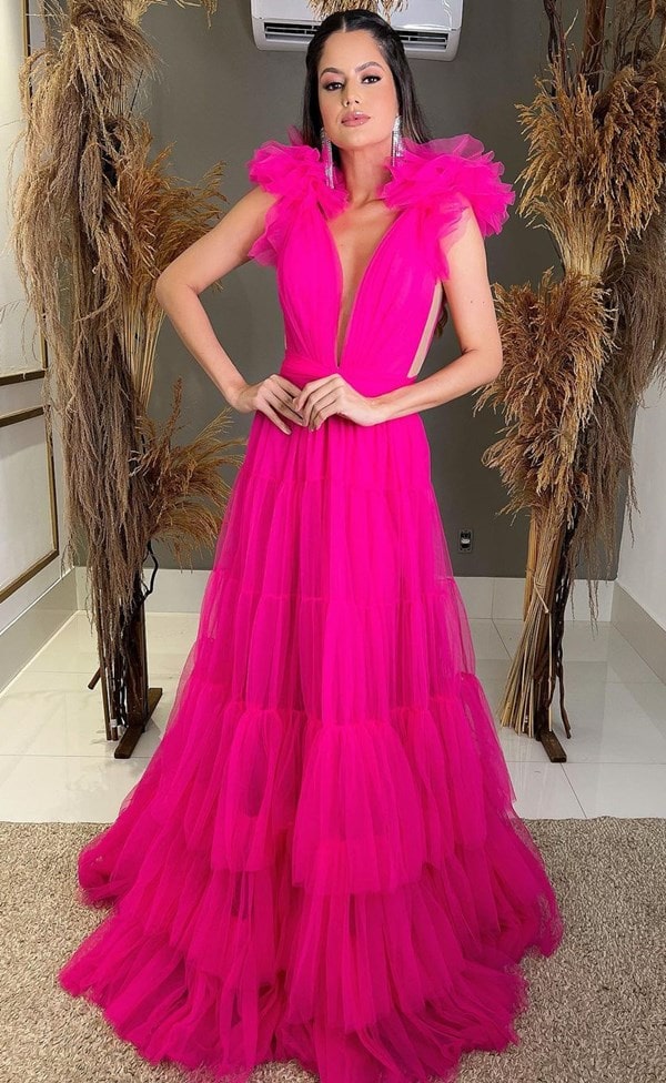 vestido de festa longo pink de tule com decote e volume no ombro
