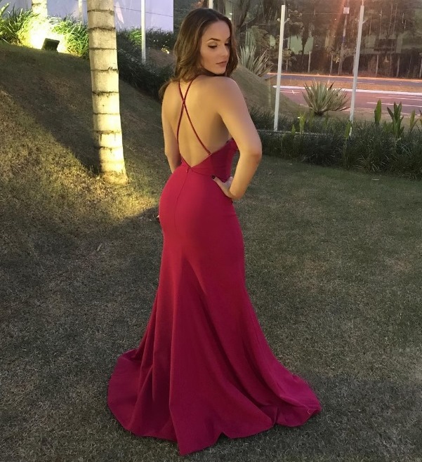 vestido de festa longo fúcsia com decote nas costas