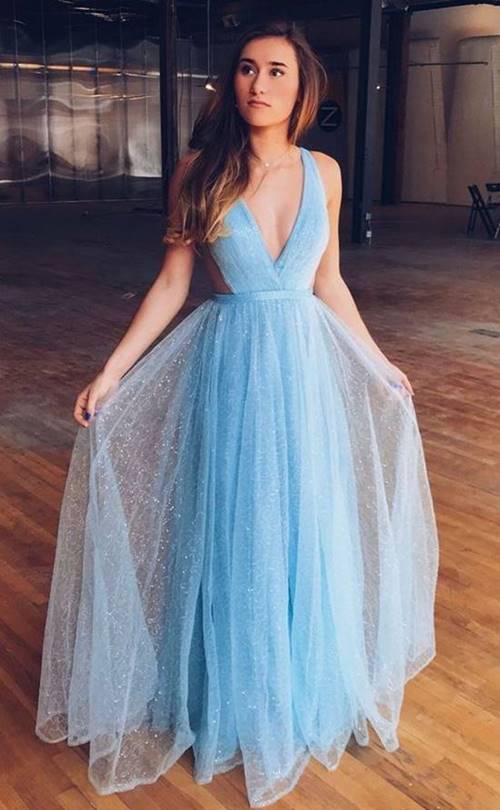 vestido de festa longo azul serenity com brilho no tecido do vestido