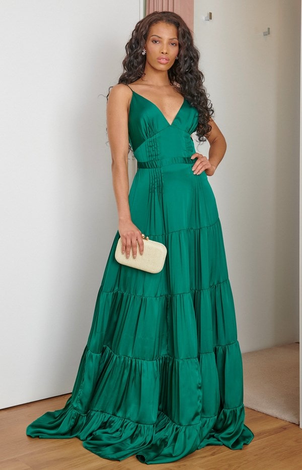 vestido longo verde esmeralda simples