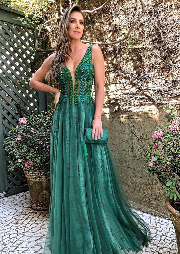 vestido de festa longo verde com renda e bordado para madrinha de casamento