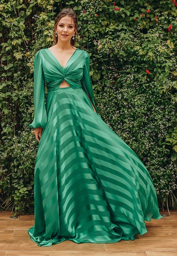 vestido de festa longo verde fluido com manga longa soltinha para madrinha de casamento