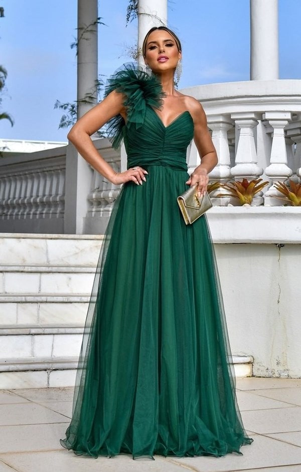 vestido verde esmeralda um ombro só para madrinha de casamento a noite