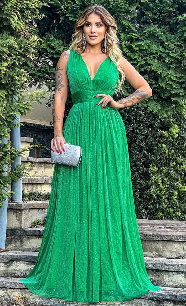 vestido de festa longo verde esmeralda com brilho no tecido do vestido